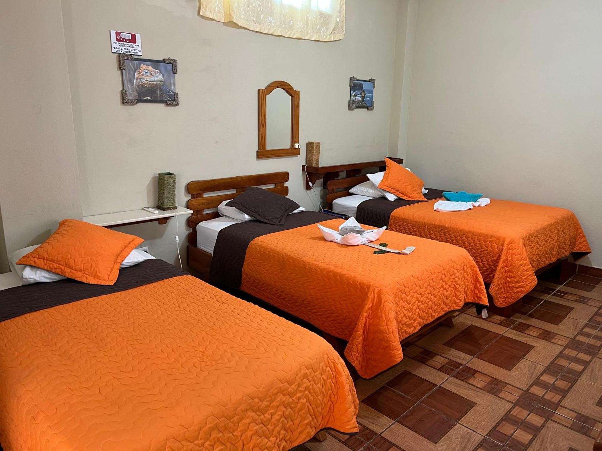 Hostal Cattleya Puerto Baquerizo Moreno Exteriér fotografie