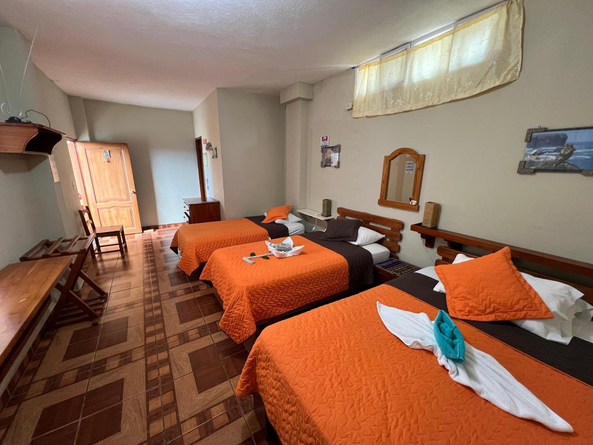 Hostal Cattleya Puerto Baquerizo Moreno Exteriér fotografie
